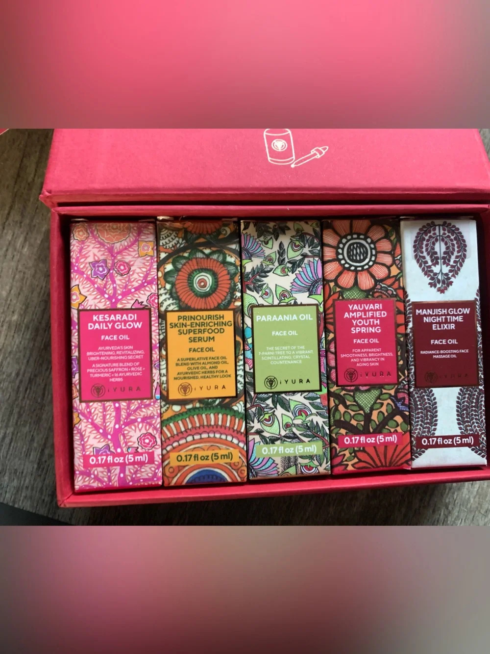 Aruyveda face and essential oils